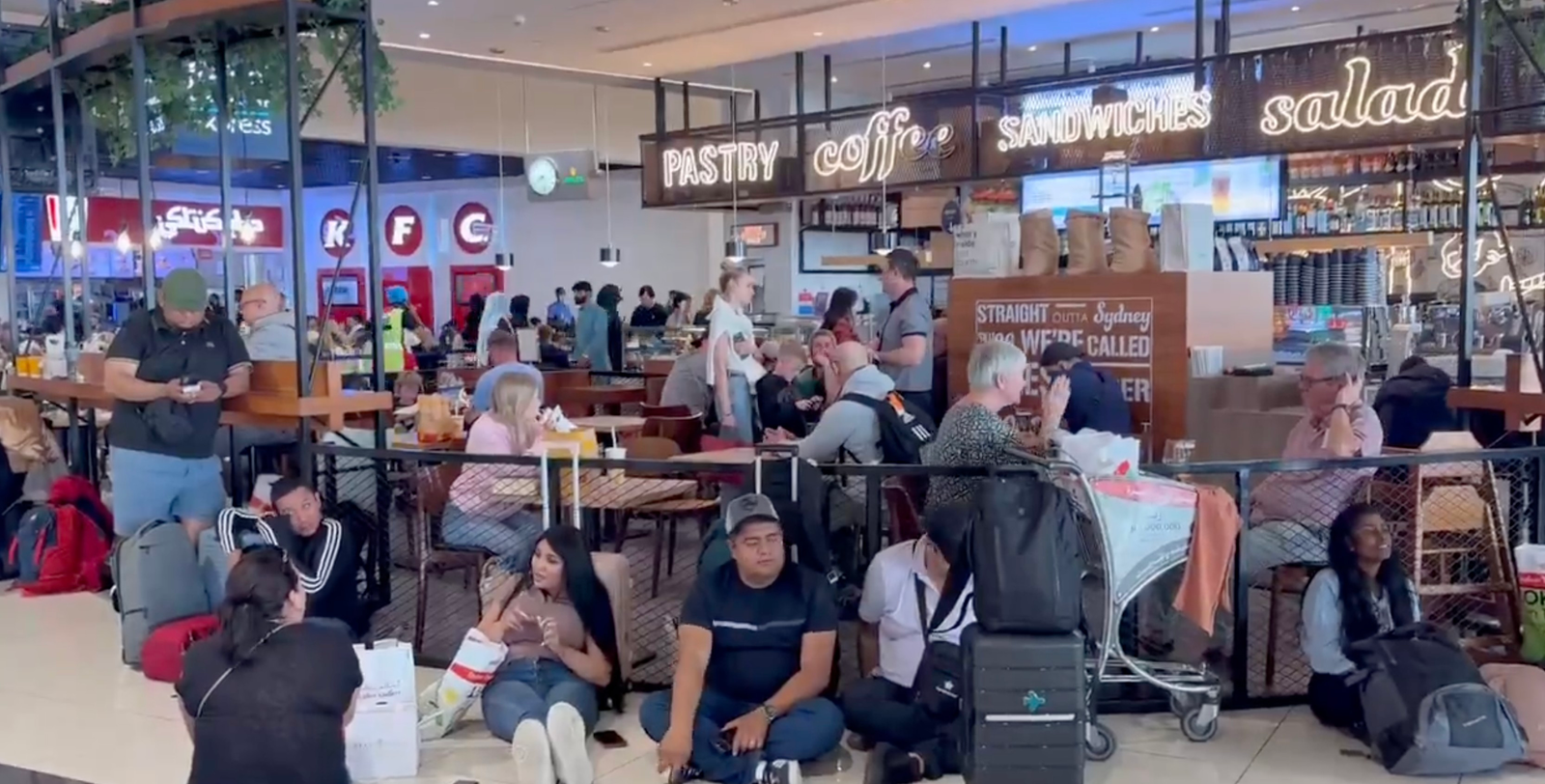 'Impacto fatal': Repórter do GLOBO mostra mísseis iranianos no céu dos Emirados Árabes que paralisaram maior hub da aviação mundial