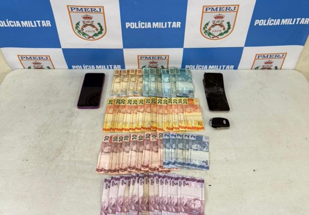 Dois homens são presos após tentarem atropelar policiais em Volta Redonda | G1