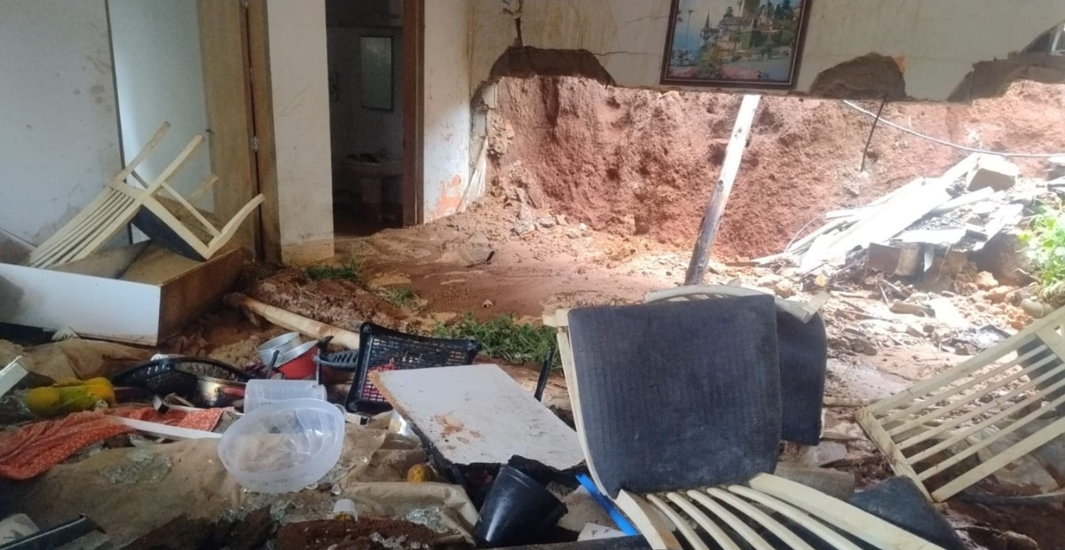 Casa desmorona com bebê dentro em SP e criança sai ilesa | G1