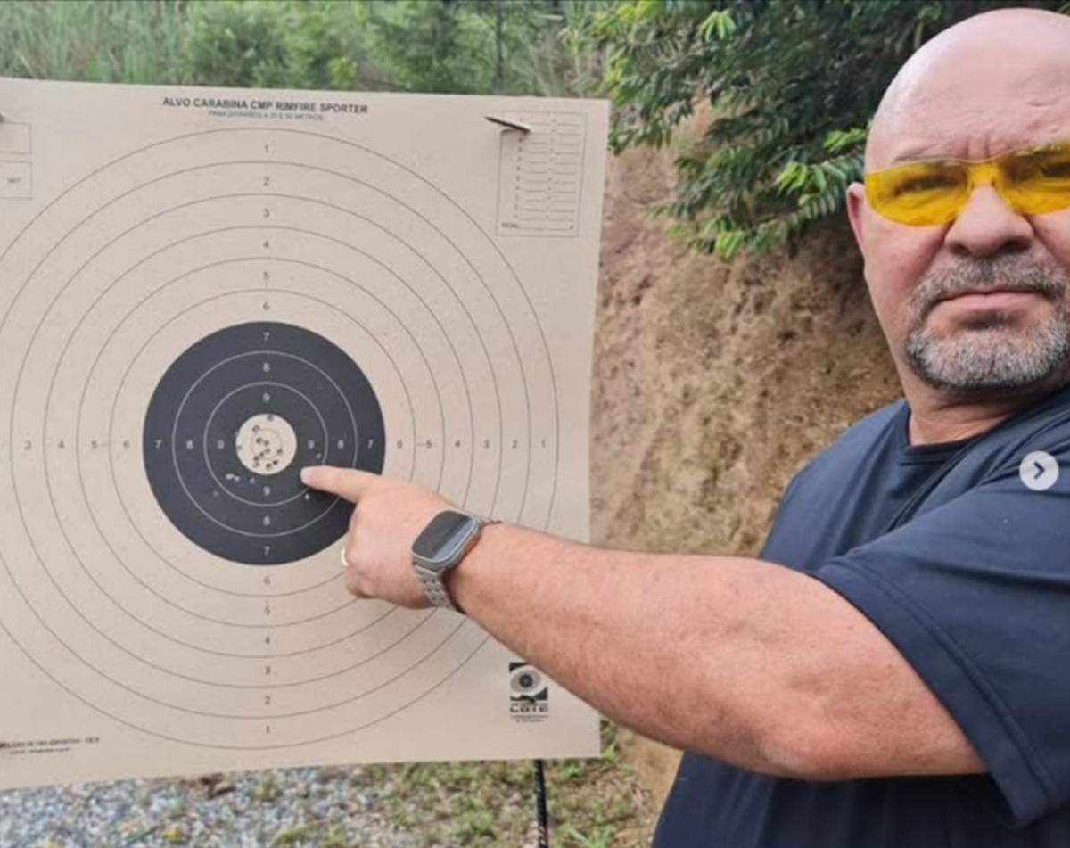 Ex-deputado firma acordo ao confessar posse irregular de arma de fogo