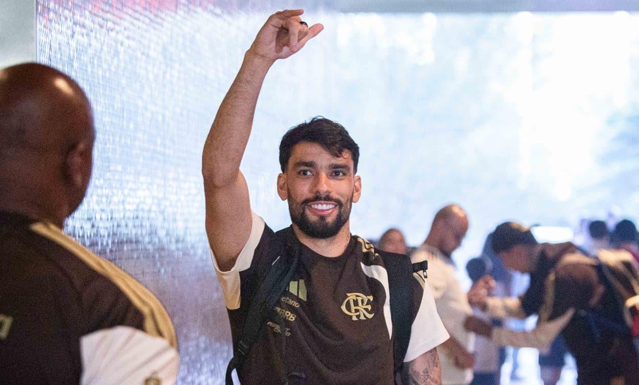 Supercopa: Flamengo chega em Brasília com Paquetá e festa da torcida