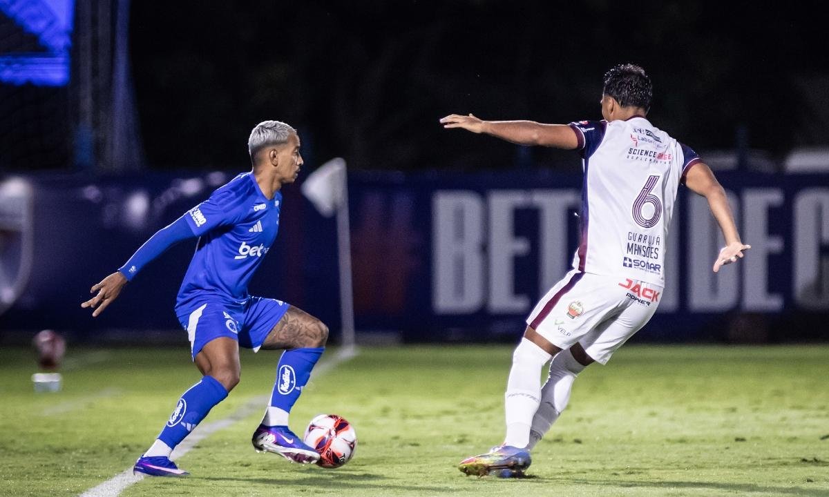Matheus Pereira marca no fim e Cruzeiro se alivia no Mineiro