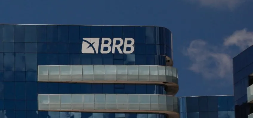 Governo Lula negocia auxiliar o DF para socorrer o BRB