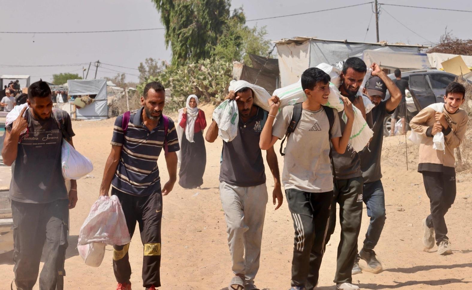 Doze pessoas deixam Gaza rumo ao Egito após reabertura parcial da passagem de Rafah