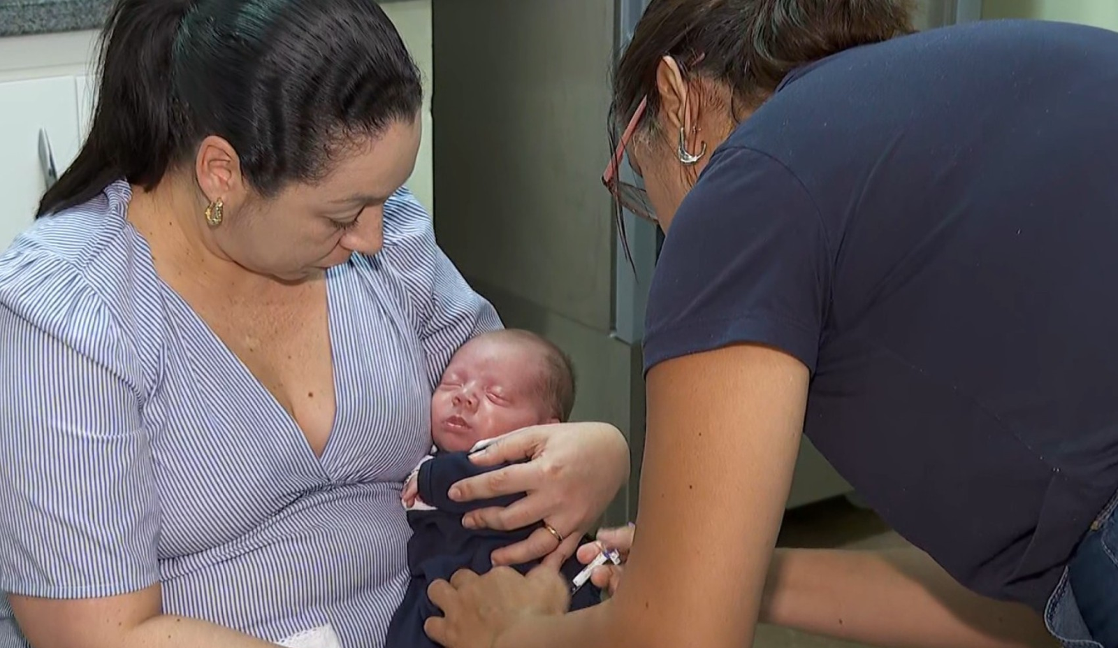 Como é aplicação de anticorpo feita em Ribeirão contra vírus em bebês | G1