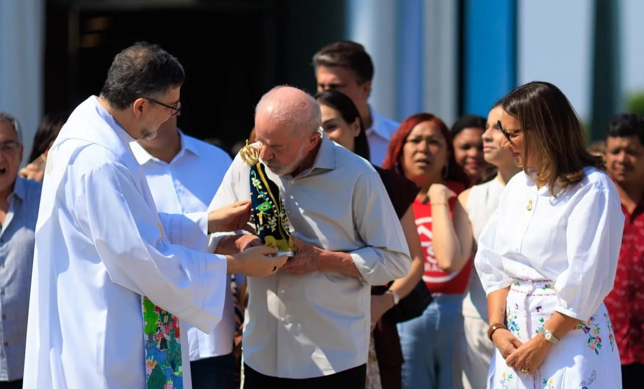 Dia de Nossa Senhora: Lula participa de missa restrita na capela do Alvorada; evangélico, Flávio vai à Catedral de Brasília
