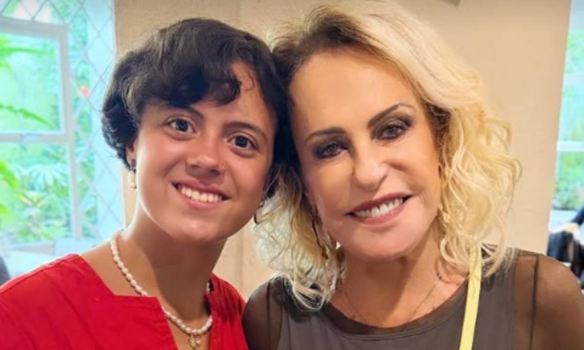 Ana Maria Braga celebra 15 anos da neta e se declara