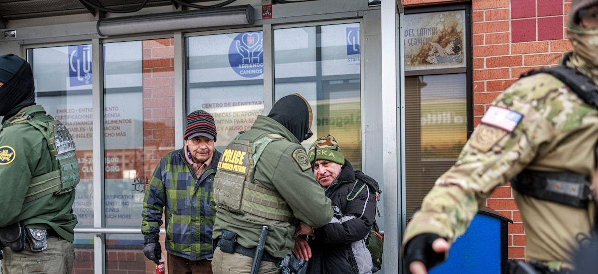 Usuários relatam dificuldade em criticar o ICE no TikTok dos EUA; empresa relata falha em servidor