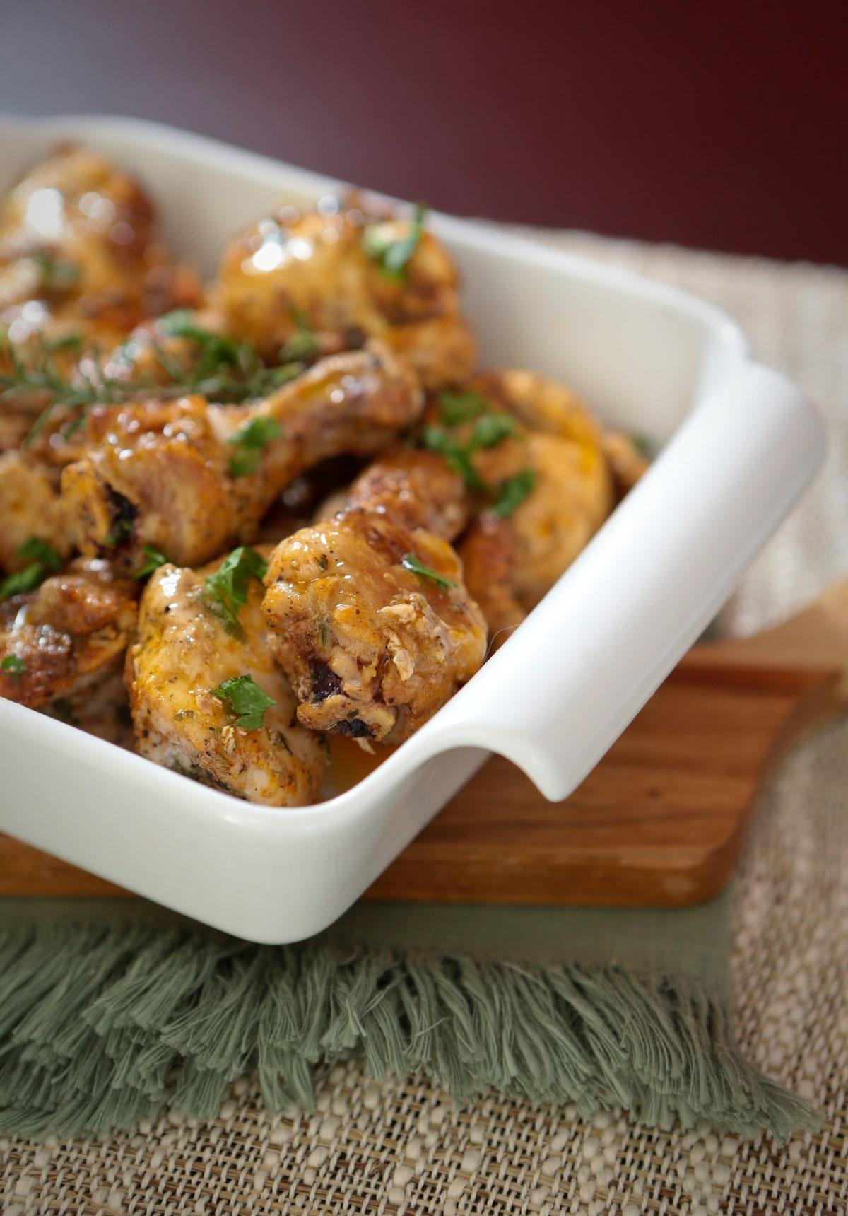 Receita fácil de coxa da asa de frango suculenta na AirFryer