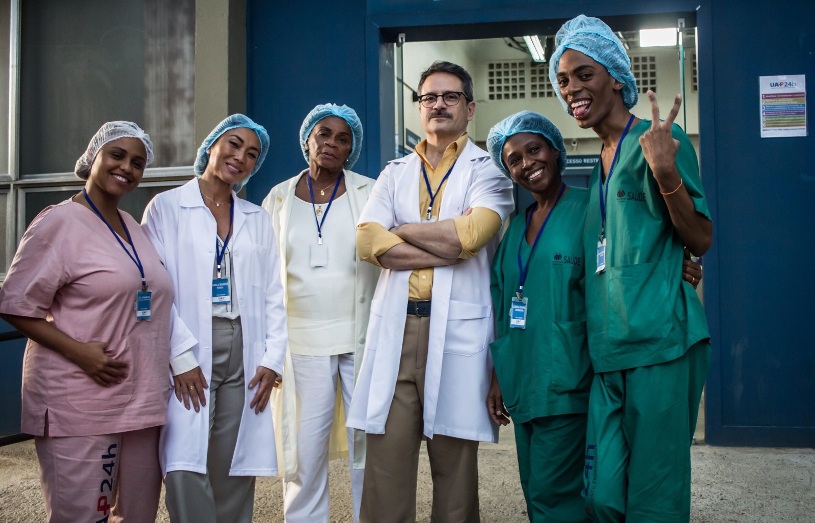 Danni Suzuki, Zezé Motta e Felipe Rocha vão estrelar nova série hospitalar do Universal TV. Veja quem mais está no elenco