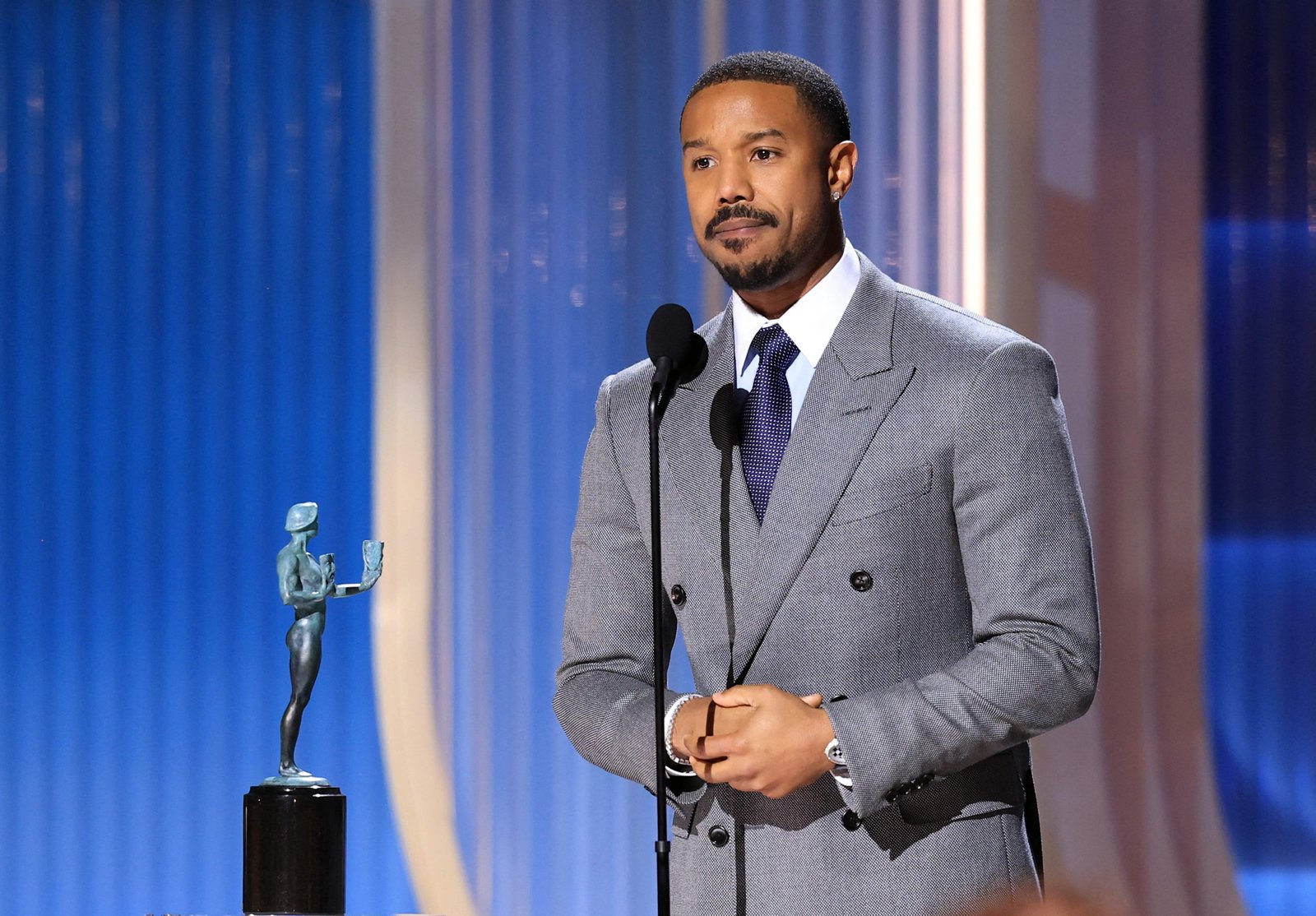 Michael B. Jordan, que vai disputar Oscar com Wagner Moura, vence prêmio de melhor ator em filme no Actor Awards