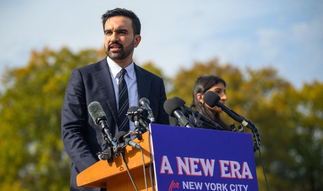 Guerra com bolas de neve em Nova York acaba em prisão e gera crise entre prefeito e departamento de polícia; entenda