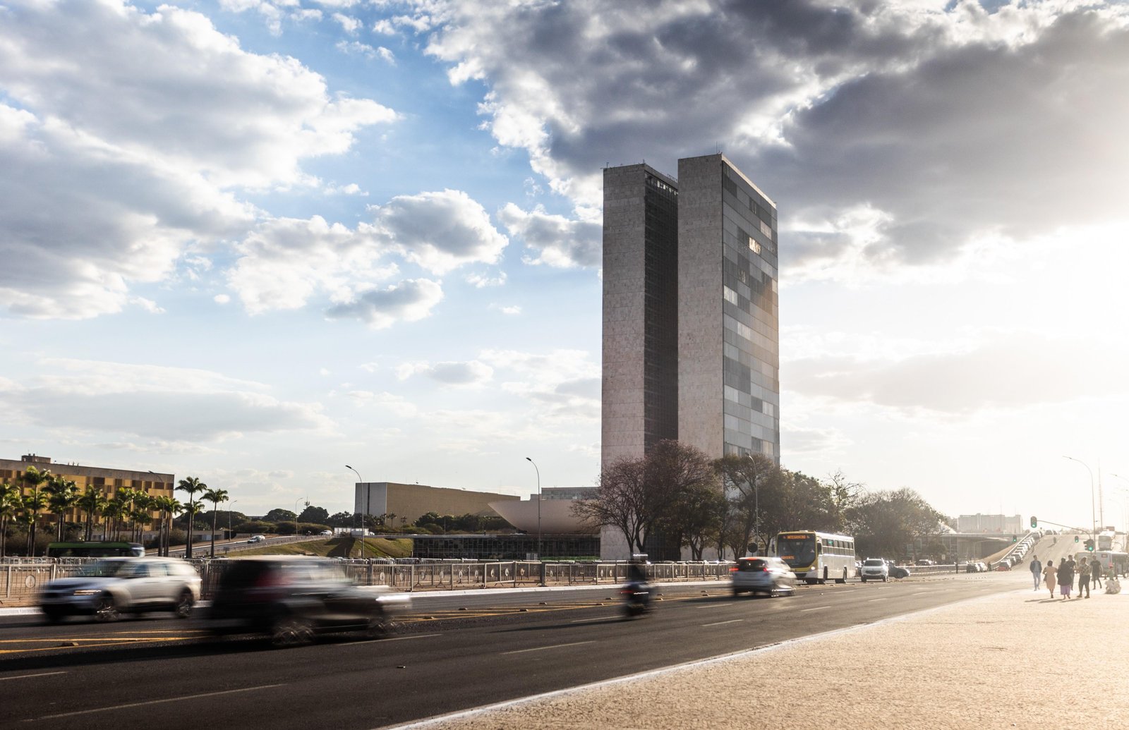 Câmara aprova reestruturação de carreiras do Legislativo e cria gratificações que podem chegar a 100% do salário