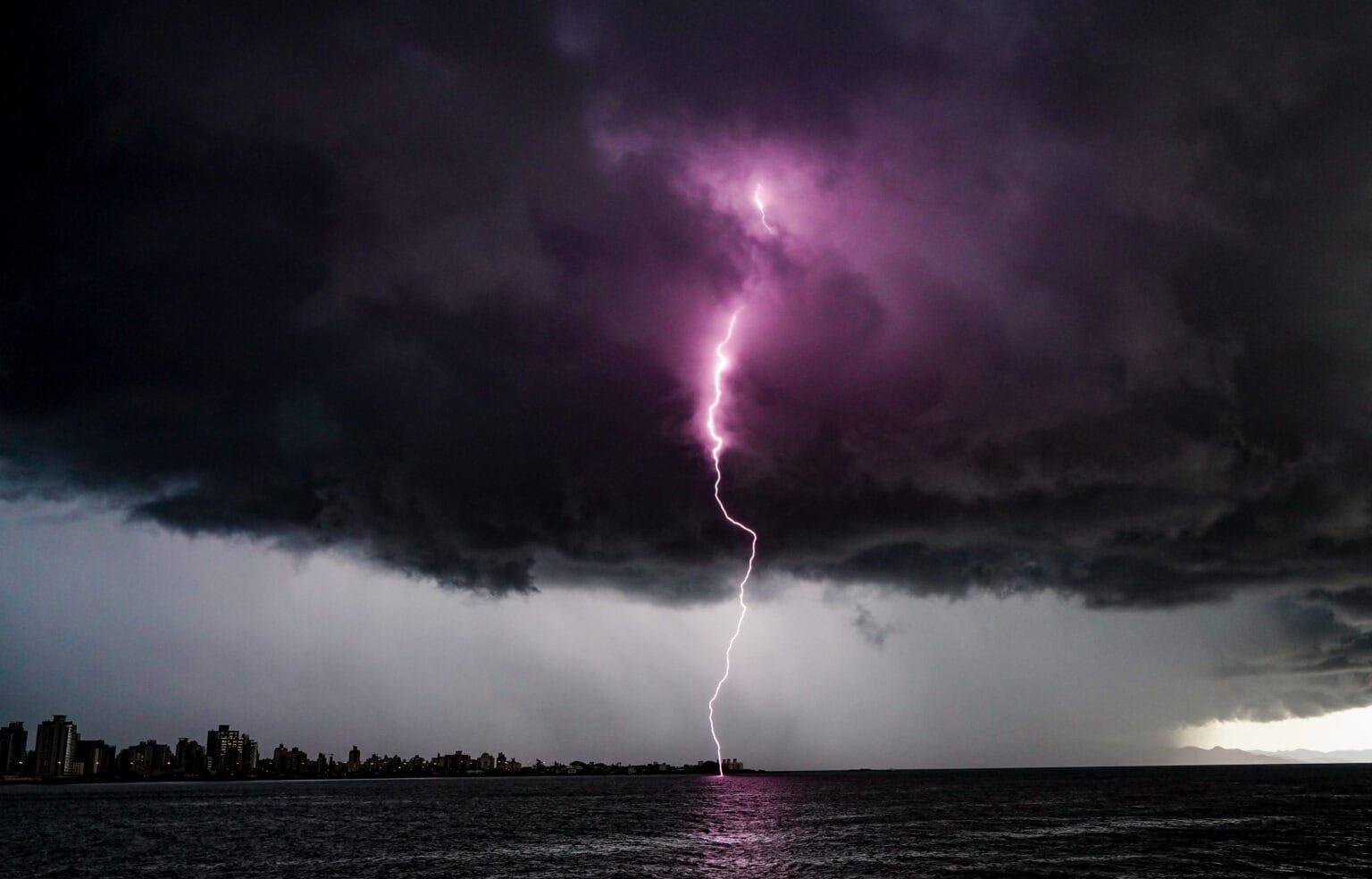 Ciclone extratropical avança e mantém 11 estados em alerta até quinta (11)