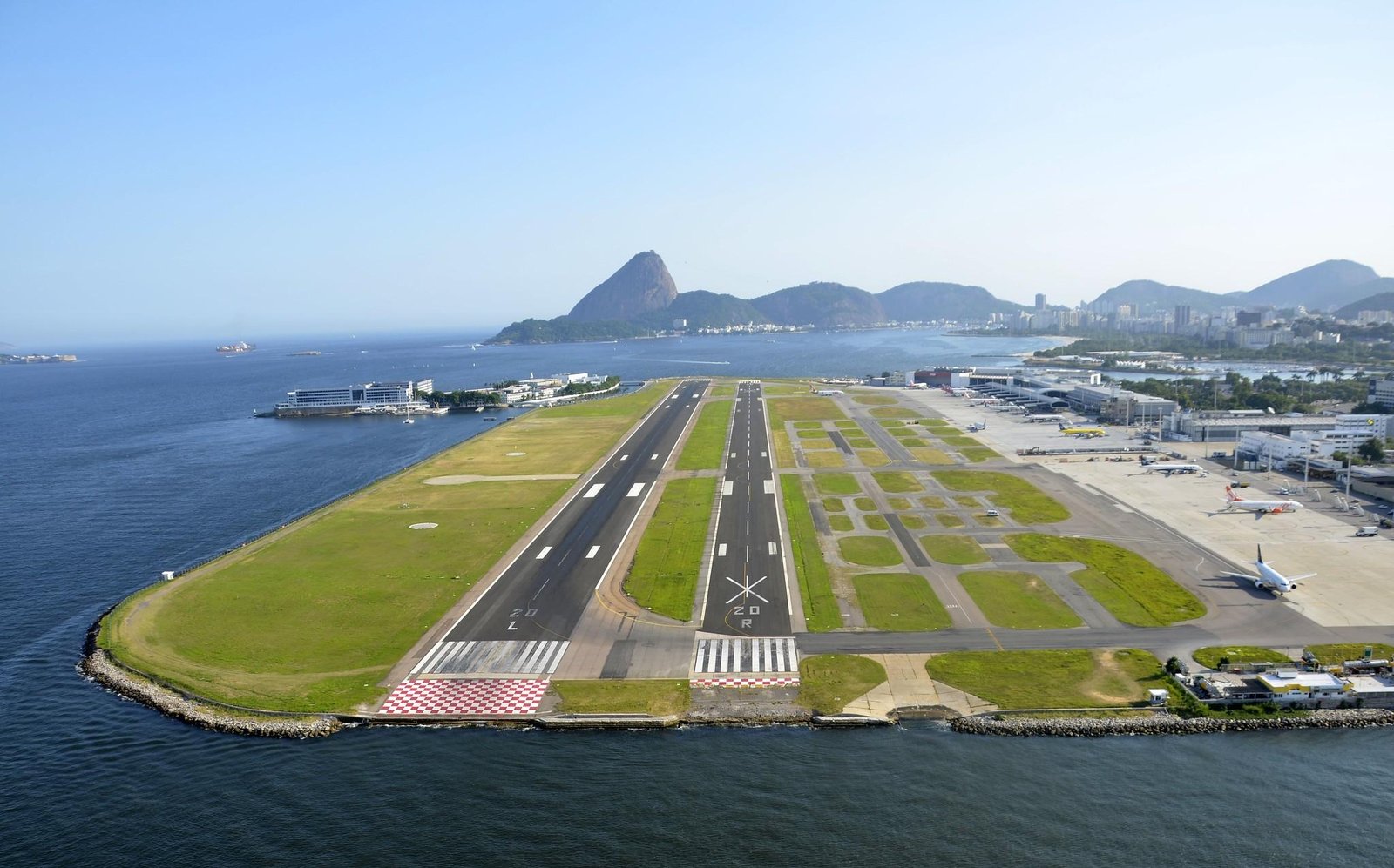 Paes celebra revogação de medida que aumenta limite no Santos Dumont | G1