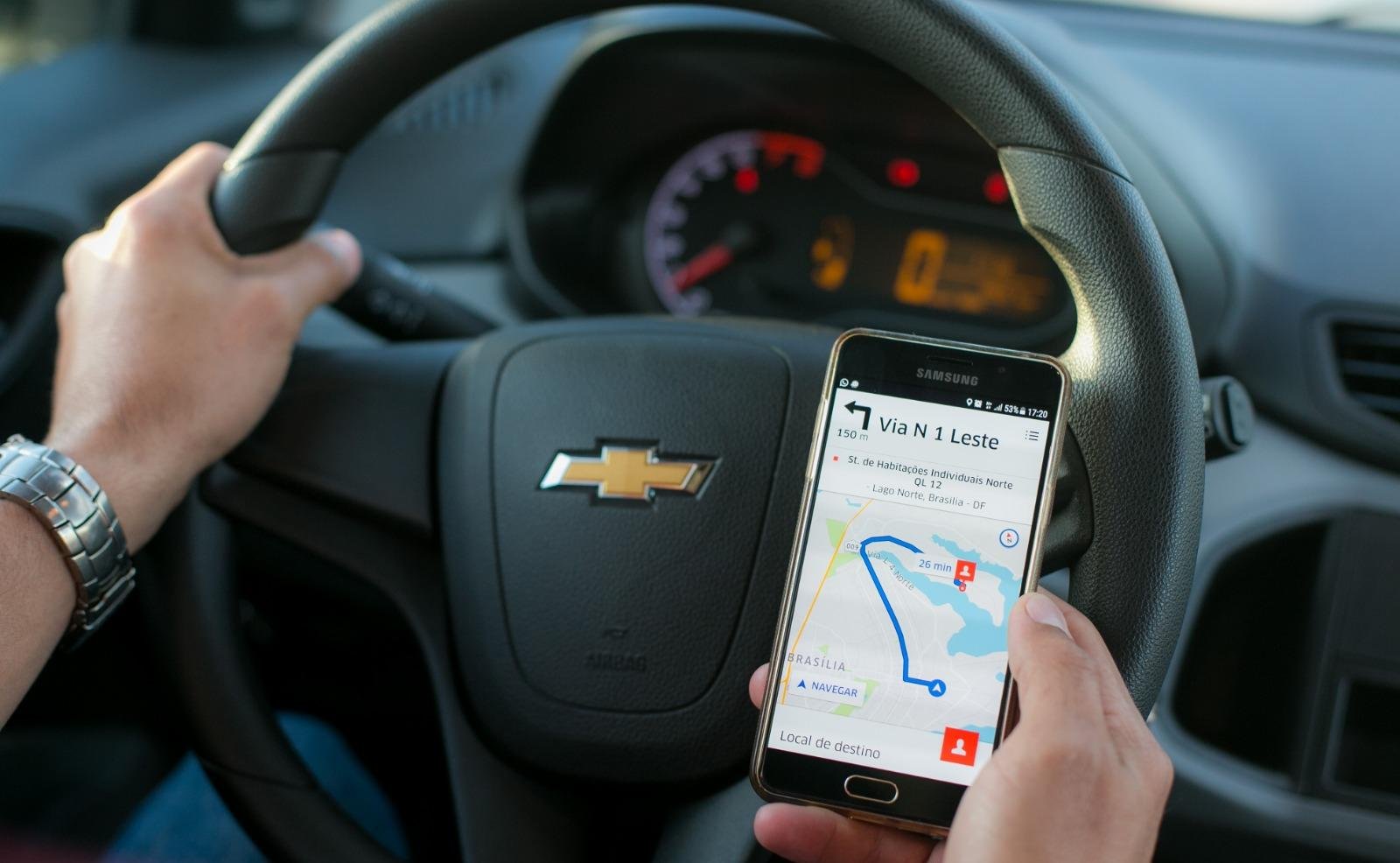 Motorista de app é amarrado a árvore e amordaçado após sequestro no DF