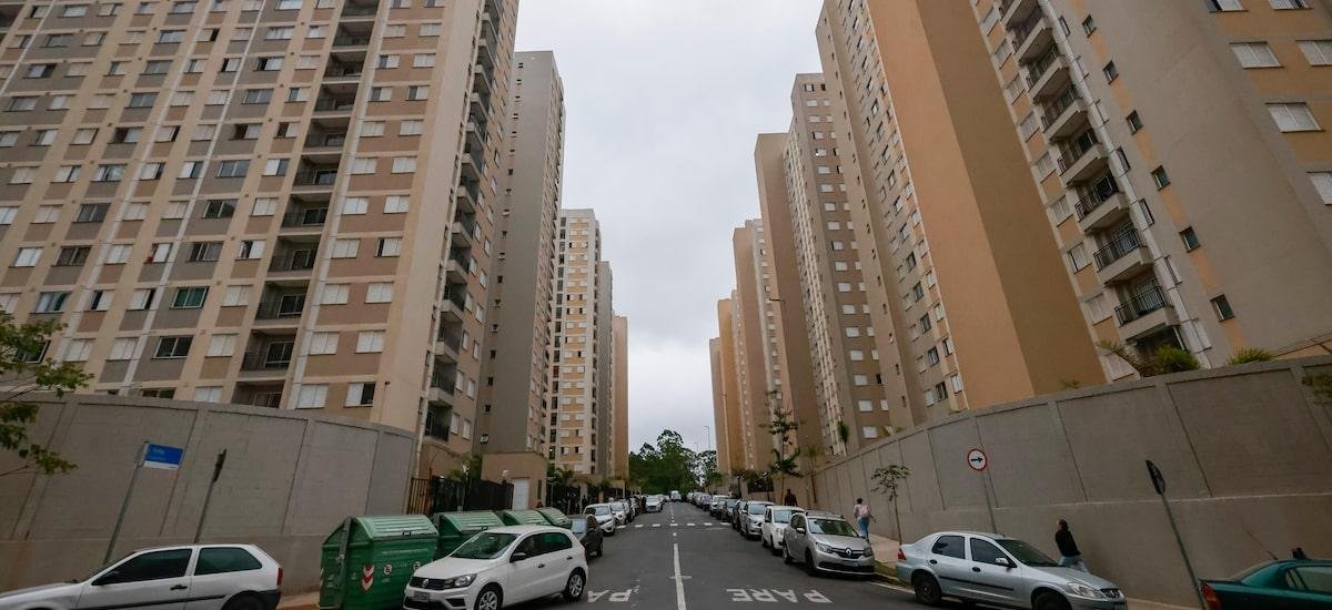 Condomínio vira o ‘aluguel do proprietário’ e sobe acima da inflação desde 2022; entenda