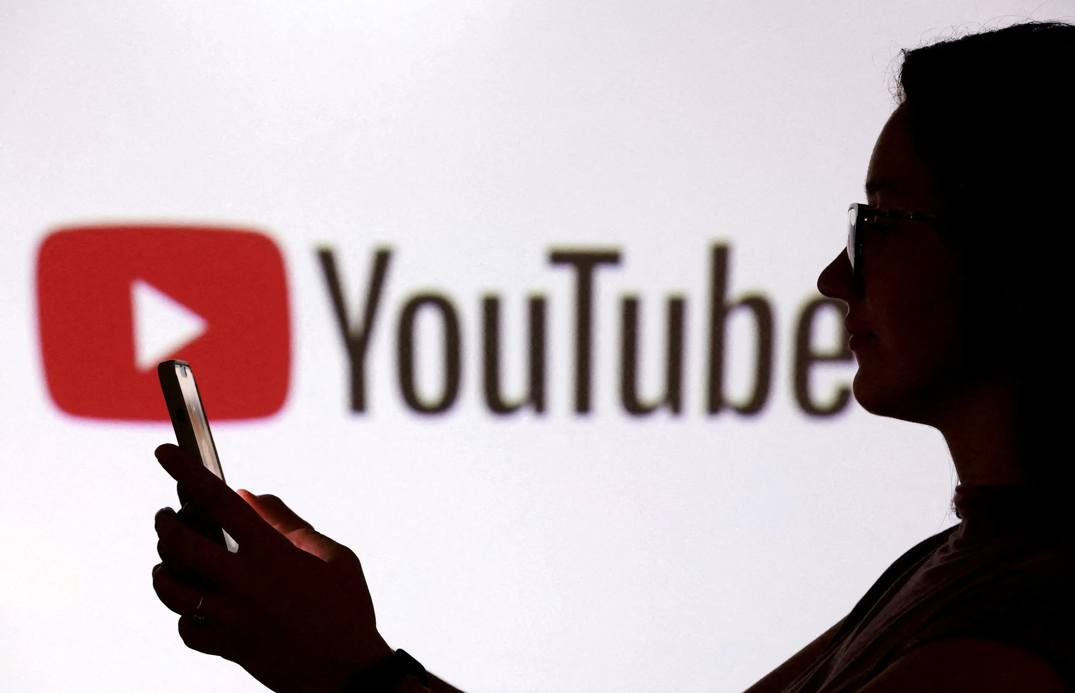 YouTube automatiza detecção de vídeos criados por inteligência artificial