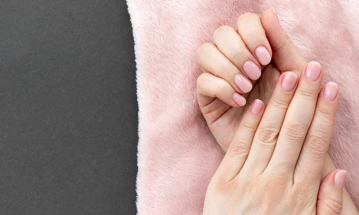 Saiba por que suas unhas quebram tanto e o que fazer para resolver