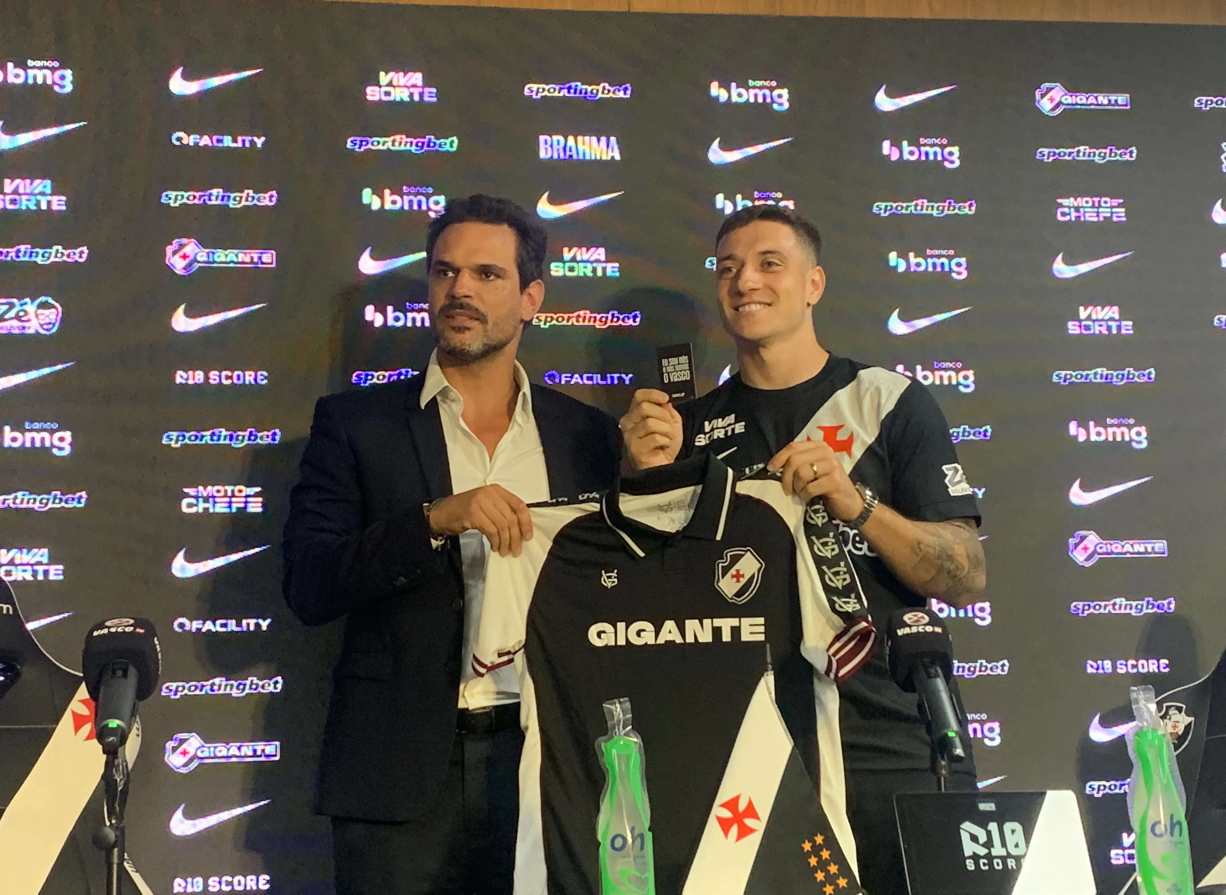 Diretor de futebol do Vasco confirma que David, alvo de operação, estará disponível para duelo com o Vitória