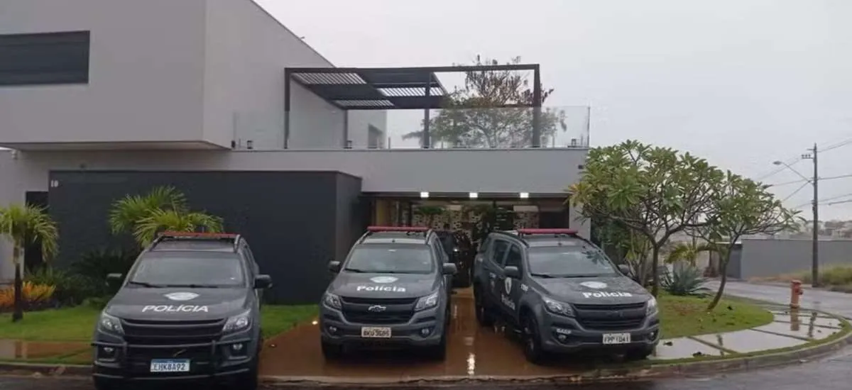 Suspeitos de invadir sistemas da Justiça para vazar informações ao PCC são alvos de operação em SP