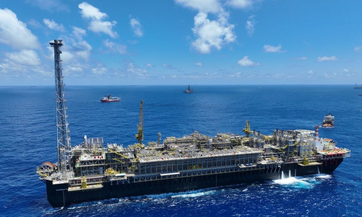 Mesmo com ataques ao Irã, Opep+ aumentará produção de forma contida