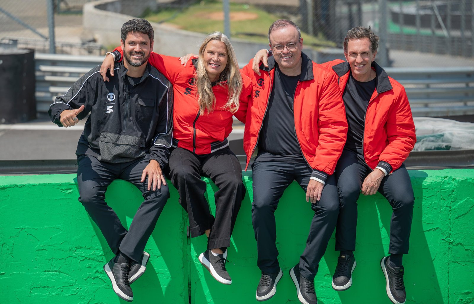 Equipe de transmissão da Fórmula 1 na Globo recria foto clássica com pilotos feita em 1986