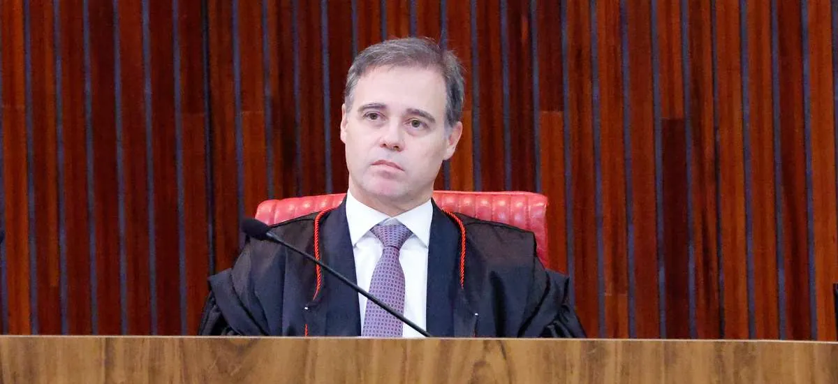 Mendonça manda redes removerem posts que associam Flávio Bolsonaro à retirada do título de padroeira de Nossa Senhora