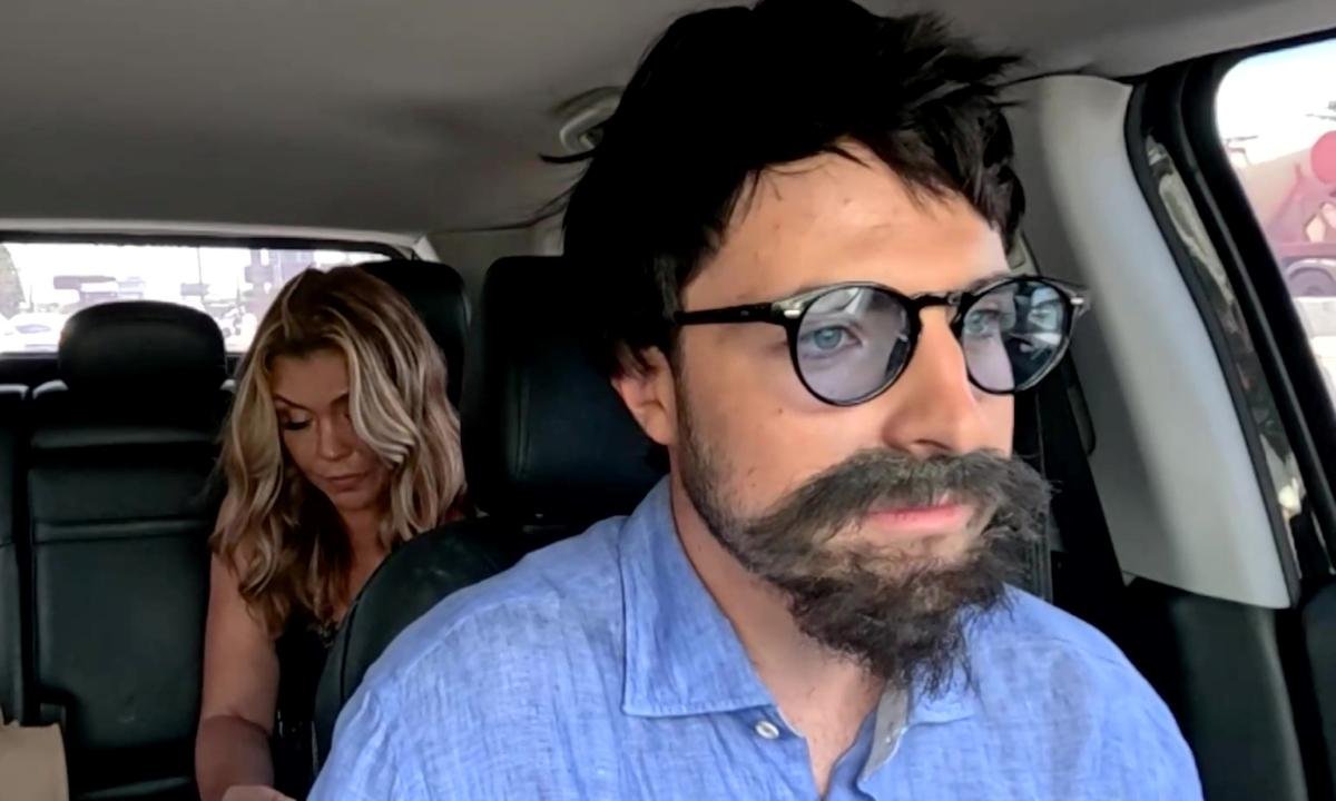 Filho de Gugu Liberato revive quadro clássico do pai na TV