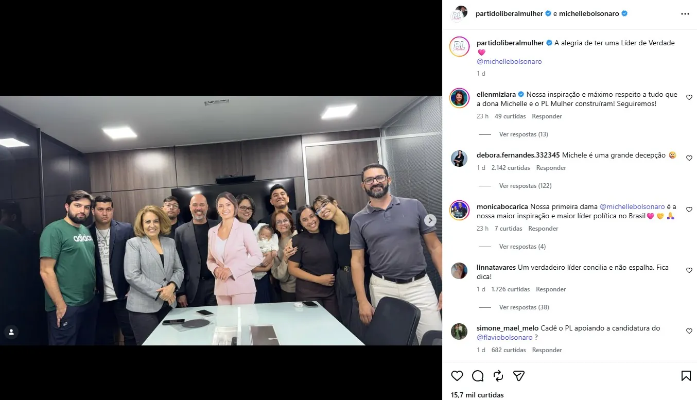 Após saída, PL Mulher faz homenagem com Michelle Bolsonaro de papelão