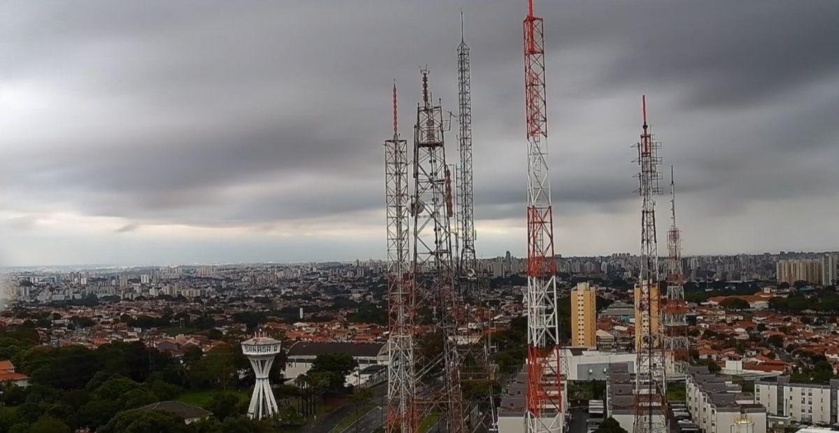 Ciclone e frente fria devem reforçar tempo chuvoso na região RMC | G1