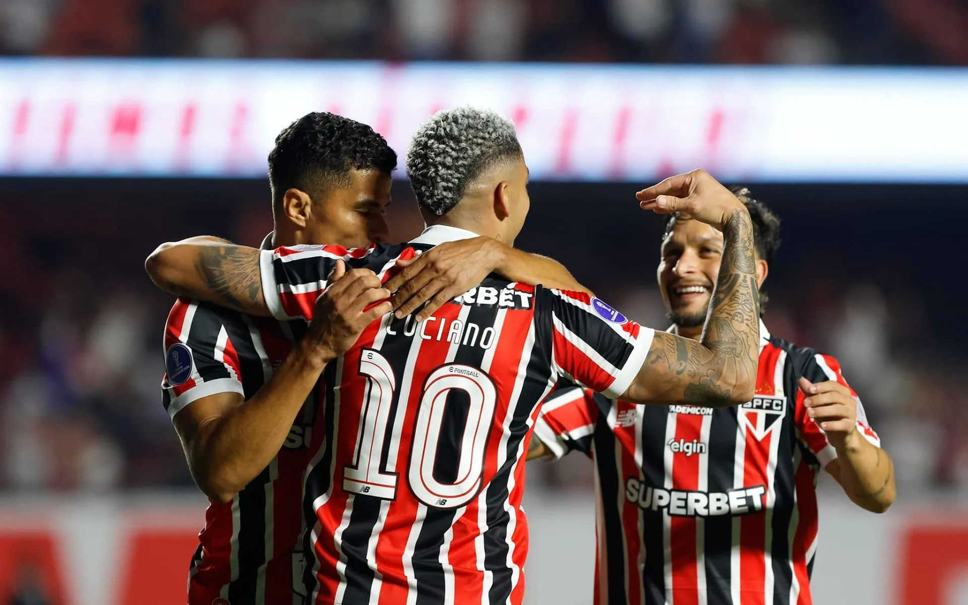 São Paulo vence no Morumbi, mas atuação irregular gera vaias da torcida