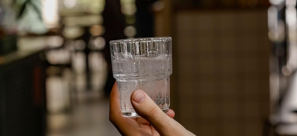 Entre 6 marcas, esta água com gás conquistou o 1º lugar em teste com especialistas
