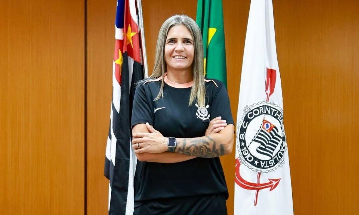 Corinthians anuncia primeira mulher treinadora no futebol feminino
