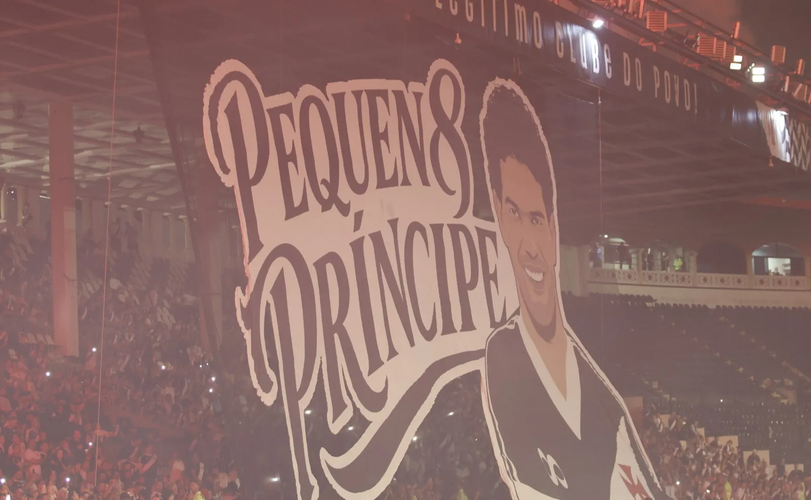 Vasco faz homenagem a Geovani, o 'Pequeno Príncipe', no jogo contra o Bragantino em São Januário