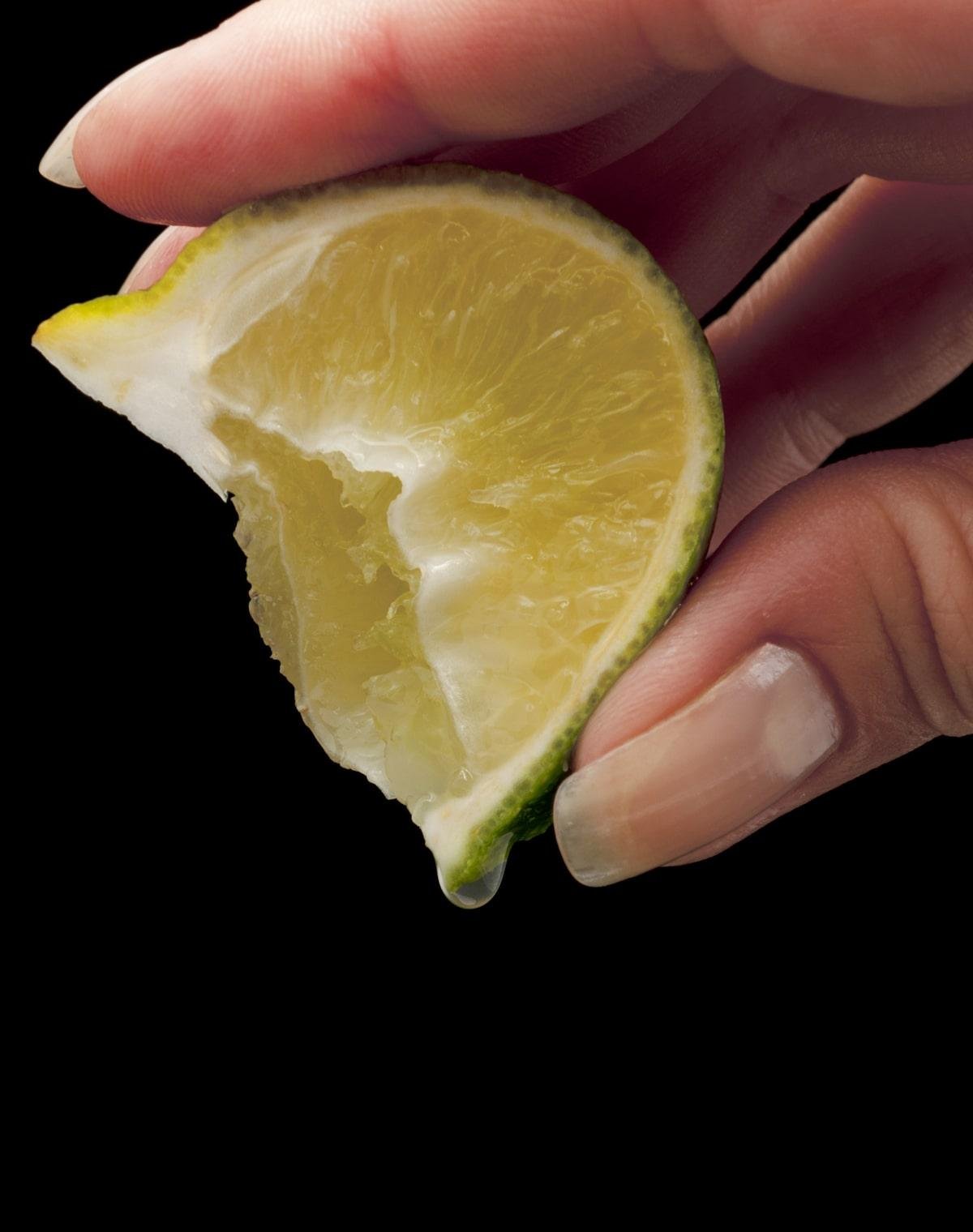 Quais os benefícios da casca do limão? Veja como consumir