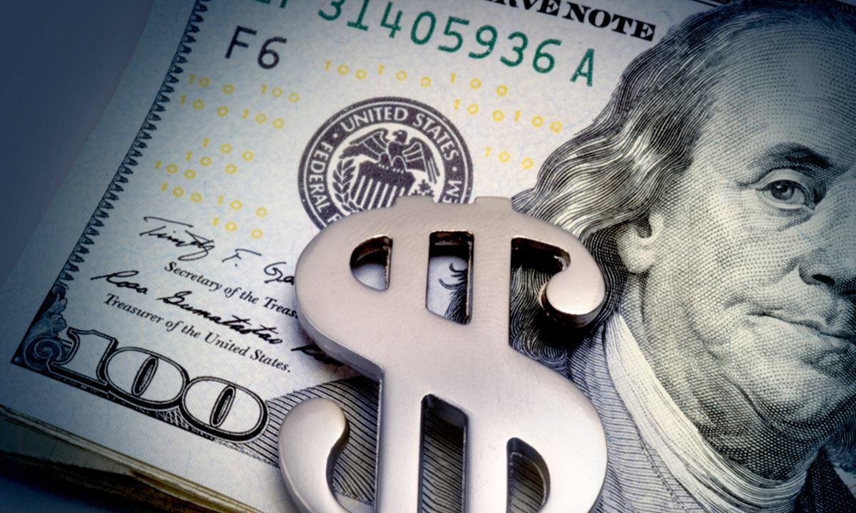 Dólar cai a R$ 5,12, menor valor em quase 2 anos. Bolsa recua