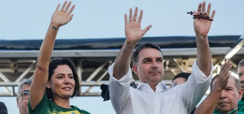“Jamais desagradaria meu pai”, diz Flávio sobre atrito com Michelle