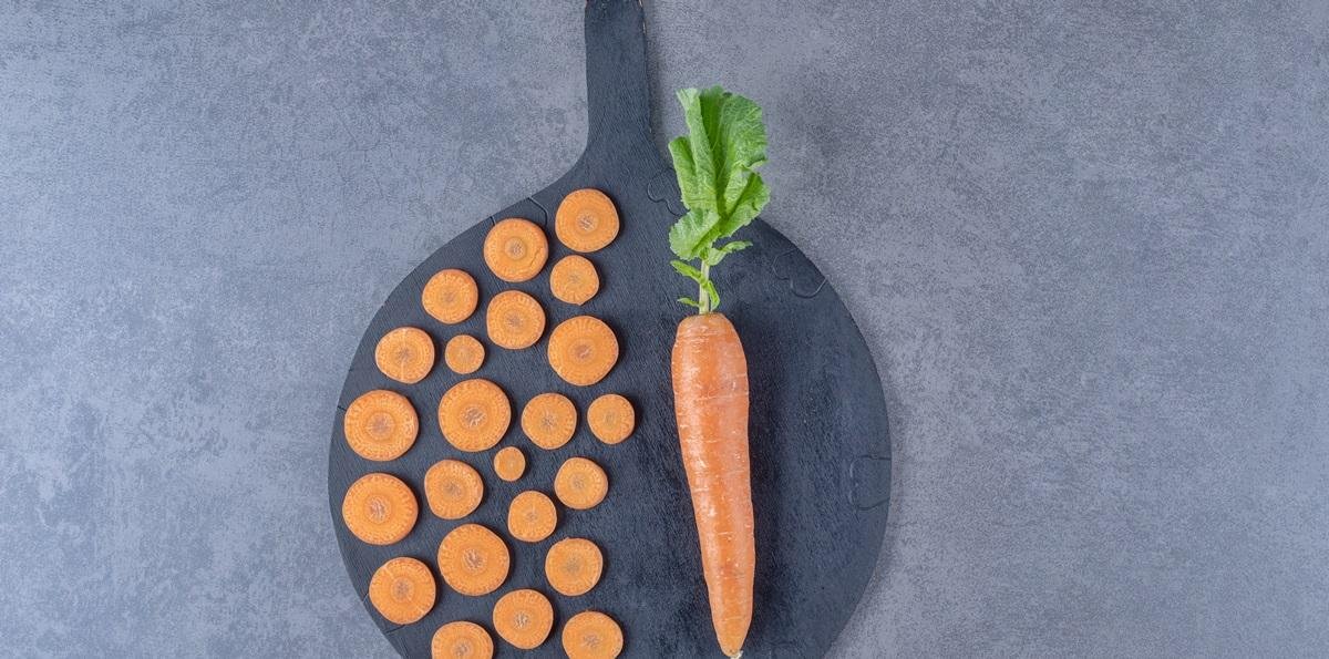 Estes chips crocantes de cenoura na air fryer vão salvar sua dieta