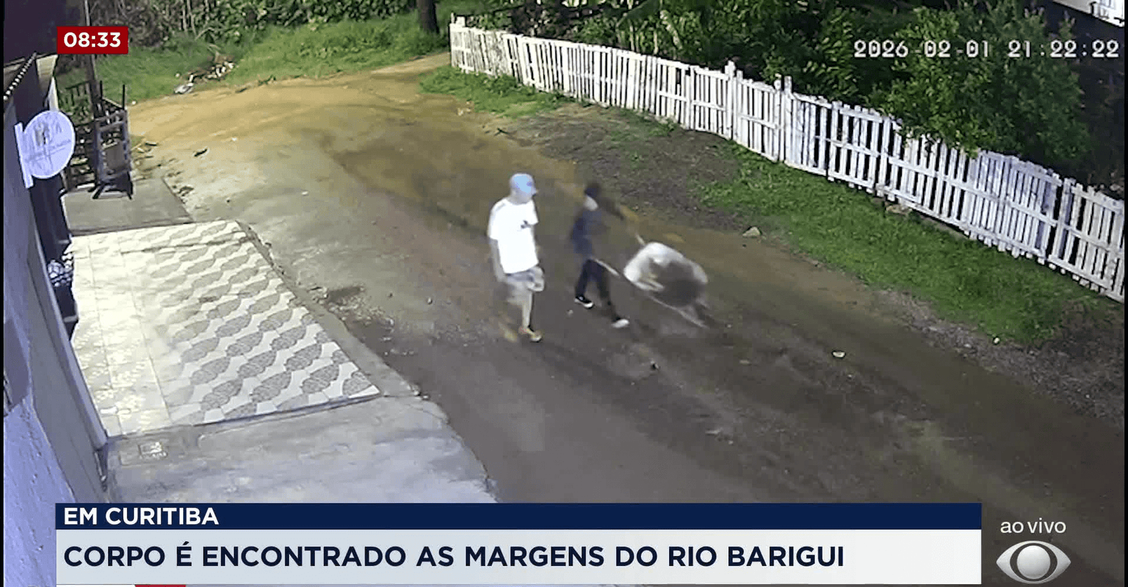 Câmera flagra casal jogando corpo no Rio Barigui em Curitiba