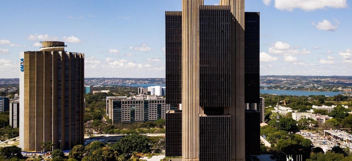 Economia brasileira desacelera e cresce 2,3% em 2025