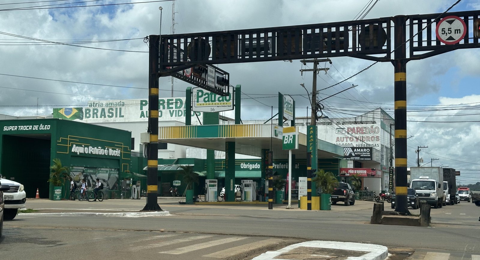 Frentista é baleado com sete tiros em posto de Ariquemes, RO | G1