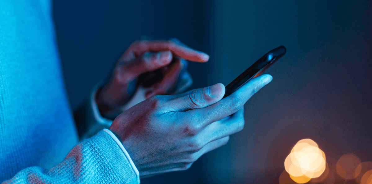 Universidades começam a restringir uso de celulares e surpreendem alunos