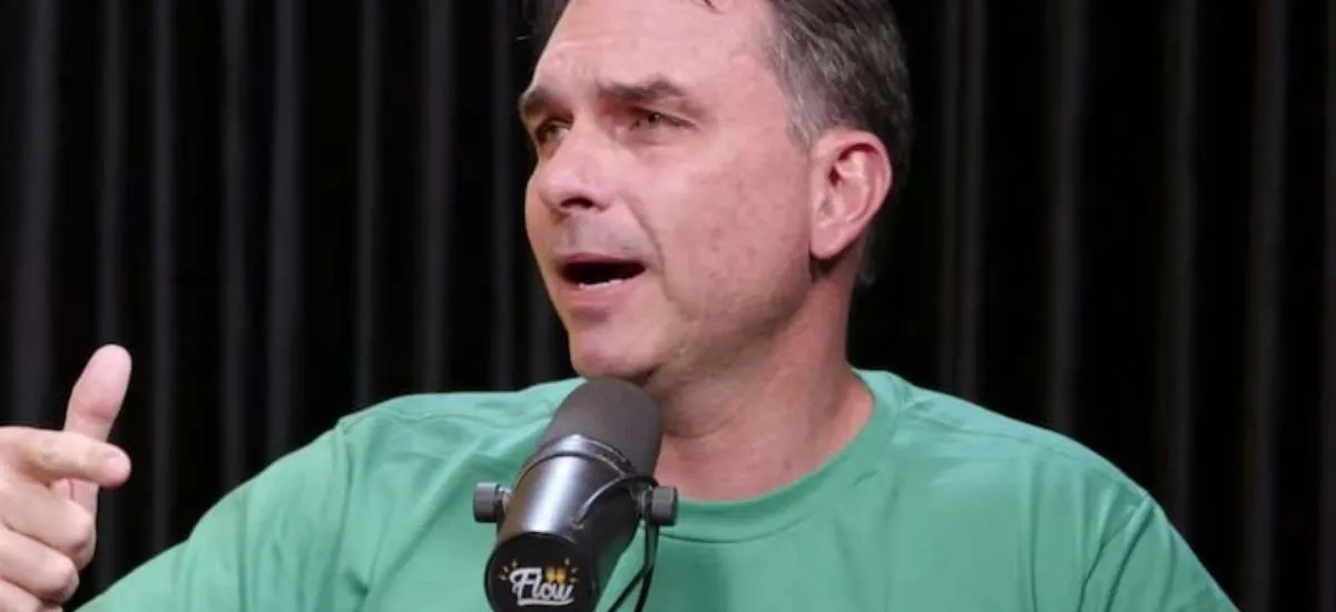 Saiba o que Flávio Bolsonaro disse sobre as urnas eletrônicas e entenda como elas não têm relação com empresa da Venezuela