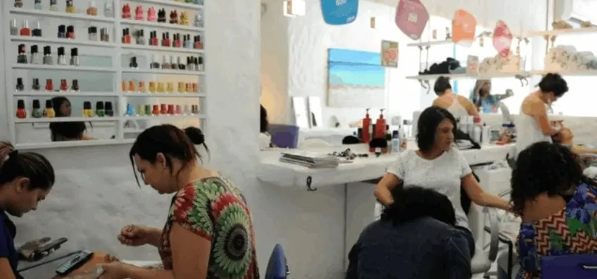 Setor de serviços recua 0,4% em maio após alta em abril