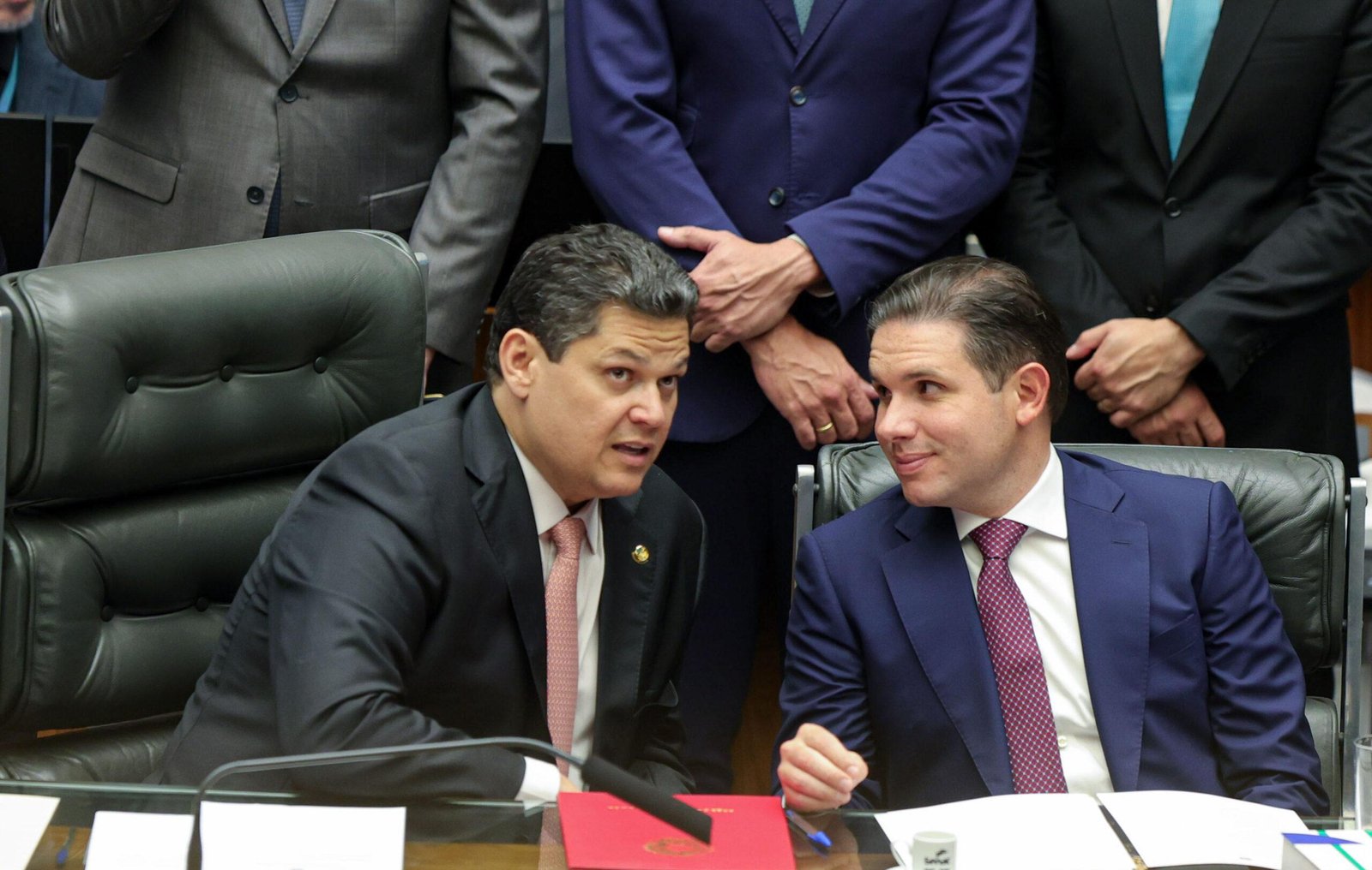 Congresso inicia ano com pacote de benesses aos próprios servidores