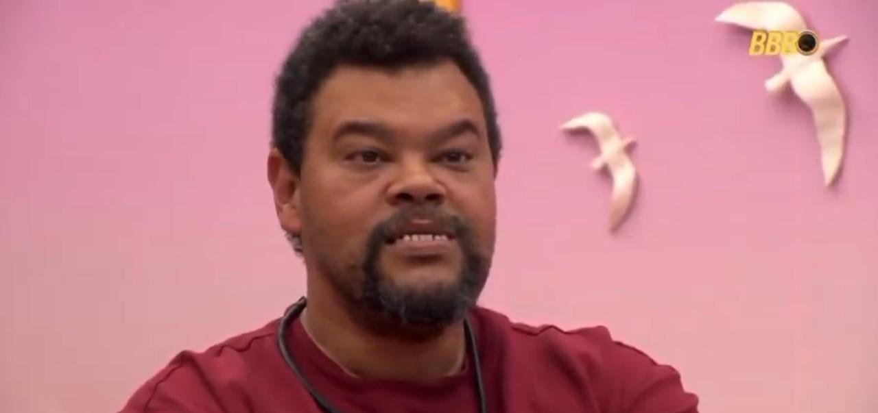 Babu Santana se junta a grupo rival no BBB 26 e propõe plano para expulsão de Ana Paula e Milena: 'Agressão'