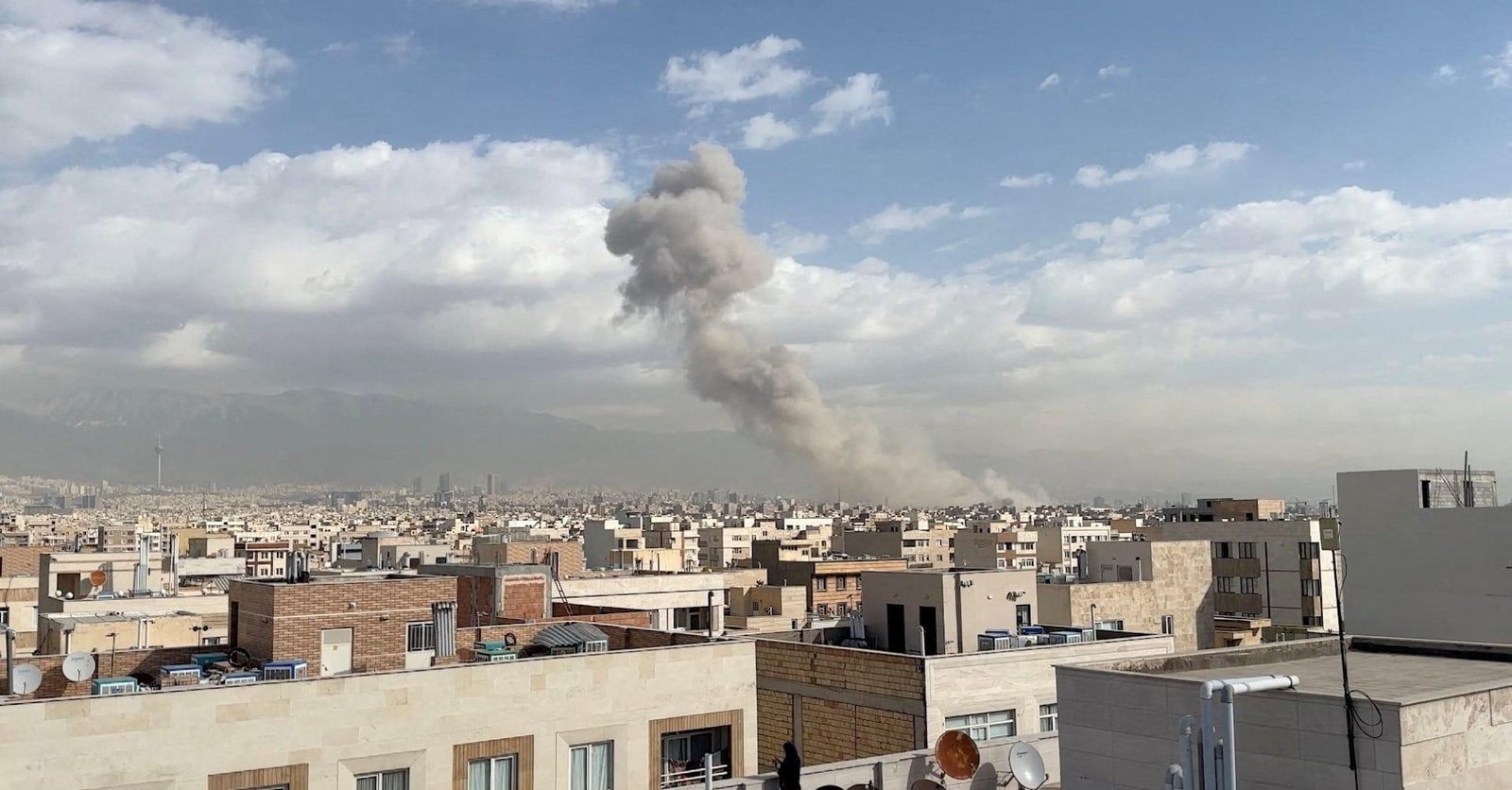 Irã contabiliza mais de 200 mortos e 700 feridos em ataque dos EUA e Israel