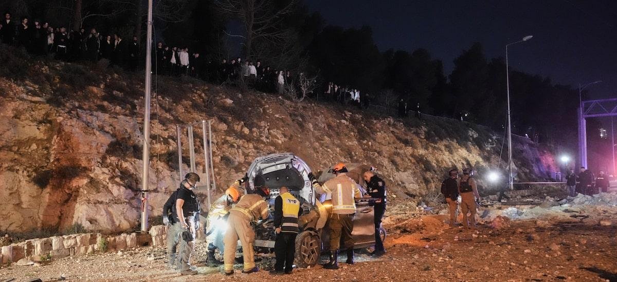 Míssil em estrada de Jerusalém deixa ao menos sete feridos