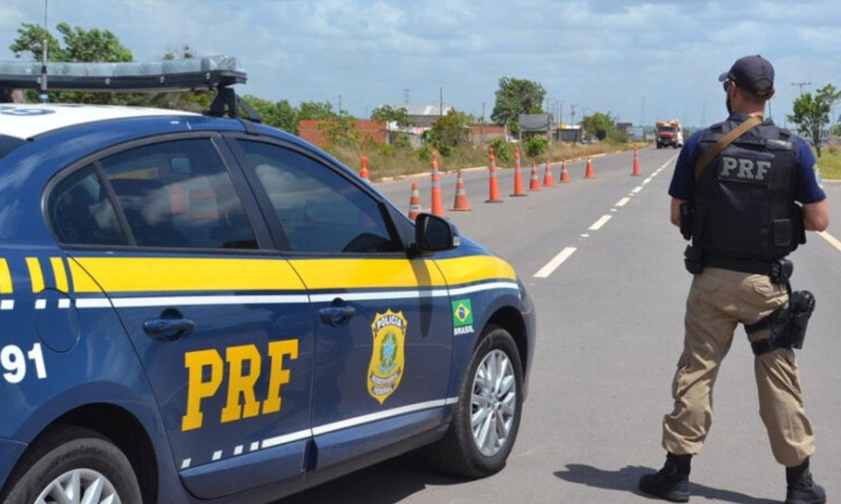 Cheiro de maconha leva PRF a apreender R$ 2 milhões em carro